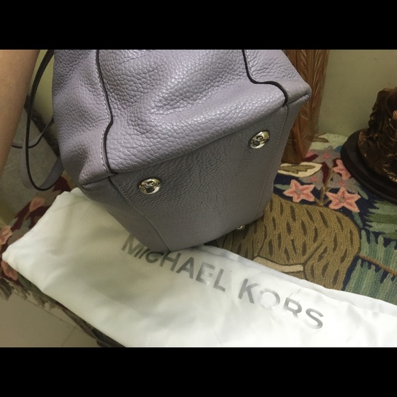 Authentic Large Michael Kors Harper Tote in Lilac - Picture 8 of 16